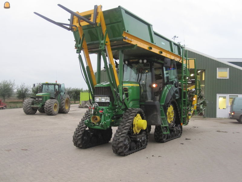 Tractor + plantmachine John Deere 6930 + koops planter 1,50m
